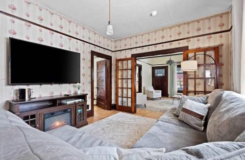 Gillett House | Downtown Gillett Bungalow, Fireplace, 3B, Historic