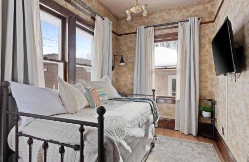 Gillett House | Downtown Gillett Bungalow, Fireplace, 3B, Historic