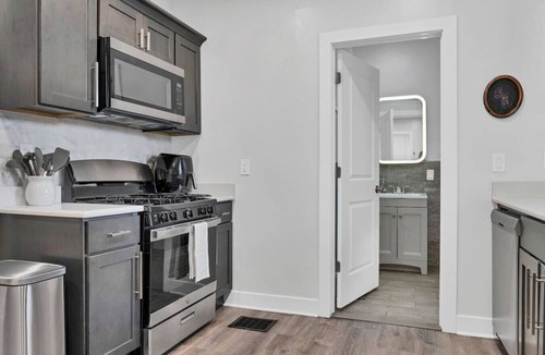 New Haven House | Downtown Groups | Walk to Yale | Backyard +Parking