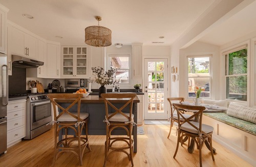 Healdsburg House | Downtown Healdsburg Plaza Charmer + Hot Tub