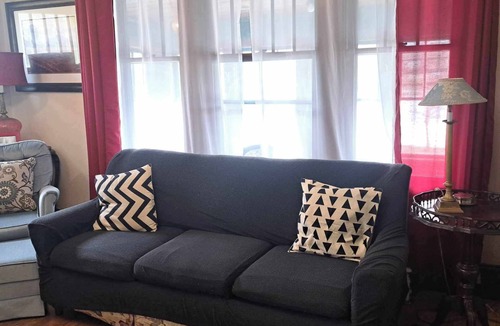Downtown Apartment | Downtown heritage flat near everything