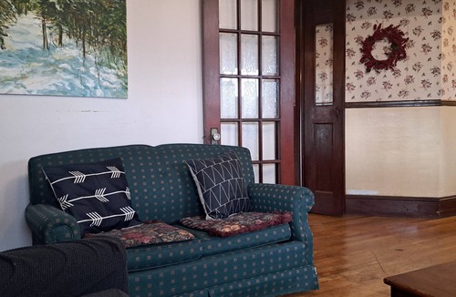 Downtown Apartment | Downtown heritage flat near everything