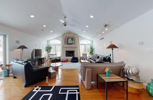 New Buffalo House | Downtown Hideaway