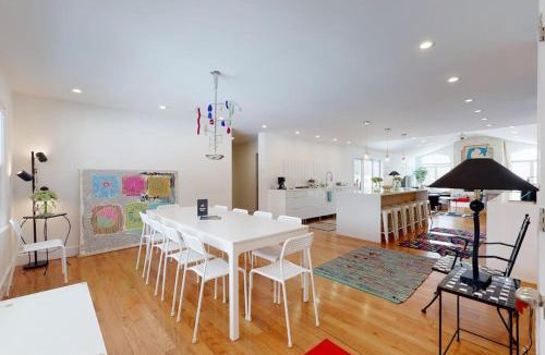 New Buffalo House | Downtown Hideaway