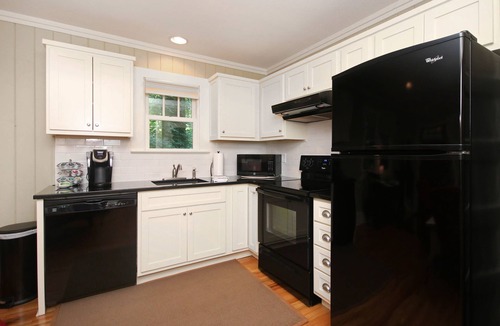 Black Mountain Cottage | Downtown Historic Area, Arts and Crafts Cottage PREMIER HOST SINCE 2013