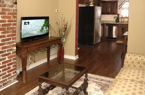 Downtown Historic District House | Downtown Historic Two Bedroom Victorian Apartment. Free On-site Parking