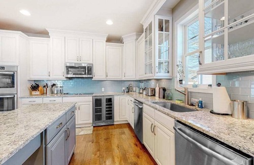 Country Club Estates House | Downtown home near the ocean with enclosed yard, WiFi, AC & beach gear - dogs OK
