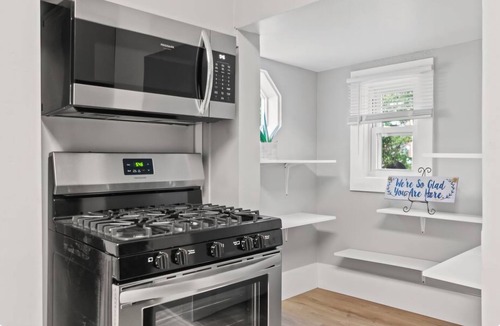 West Central House | Downtown home next to park! 2 bedrooms and 2 living rooms!