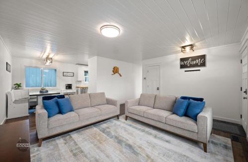 Palmer House | Downtown Home & Studio Apt Walk to Shops & Cafes