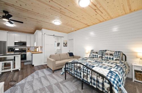 Palmer House | Downtown Home & Studio Apt Walk to Shops & Cafes