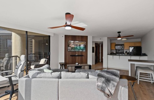Downtown Honolulu Apartment | Downtown Honolulu AC, W/D, Free Parking, Kitchen