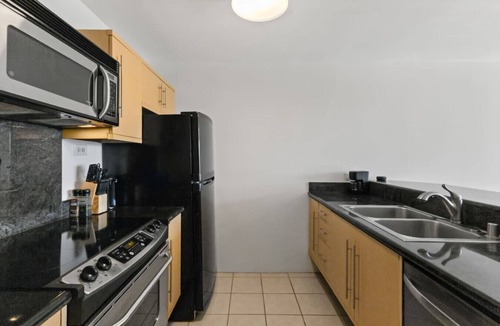 Downtown Honolulu Apartment | Downtown Honolulu AC, W/D, Free Parking, Kitchen