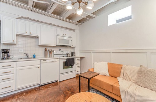Fargo Apartment | Downtown I Keyless Entry, Queen Bed, Free Parking