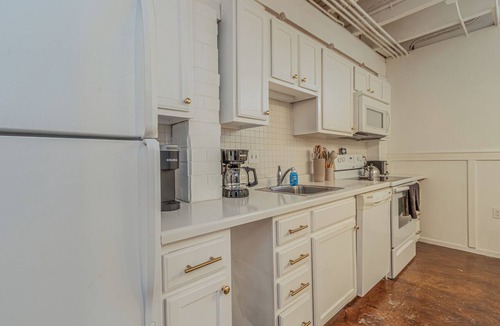 Fargo Apartment | Downtown I Keyless Entry, Queen Bed, Free Parking