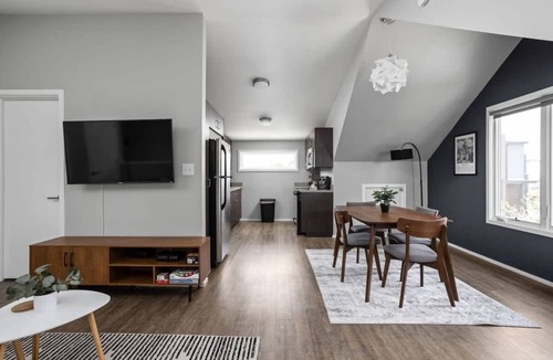 Near Eastside Apartment | Downtown Indy Carriage House | Walk to Hot Spots