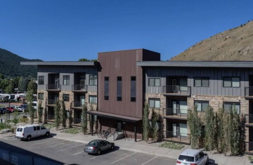 Jackson Apartment | Downtown Jackson Hole. Walk to Everything. Modern 3 Bedroom.