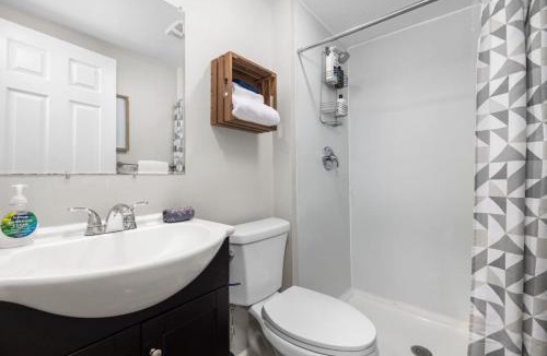Kimmswick House | Downtown Kimmswick Room~Renovated~Prime Location