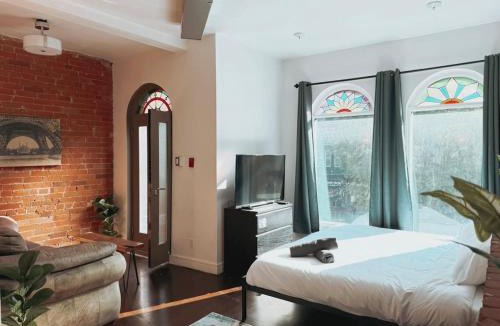 Church and Wellesley House | Downtown King Mstr Brdm w TV-Desk-Balcony-Near TTC