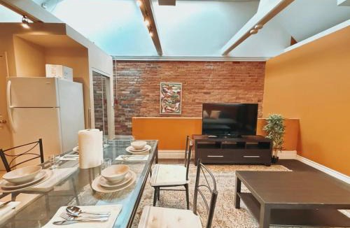 Church and Wellesley House | Downtown King Mstr Brdm w TV-Desk-Balcony-Near TTC