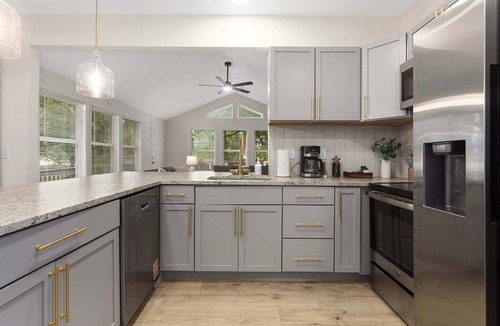 Lee's Summit House | Downtown Lee's Summit | Mini Golf, Arcade & Fire Pit — Sleeps 12