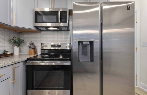 Lee's Summit House | Downtown Lee's Summit | Mini Golf, Arcade & Fire Pit — Sleeps 12
