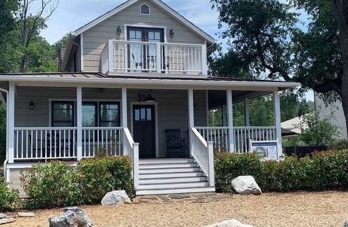 Murphys House | Downtown Location, Uptown Elegance! Re-Modeled “Murphys Original School House"