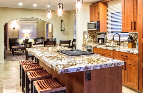 Morro Bay House | Downtown location with putting green