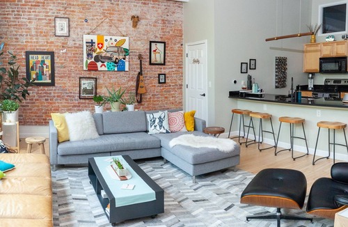 Old West Side Condo | Downtown Loft, 2BR, 1BA, 4BDs, Free Pkg, WiFi, AC, STR26-1315