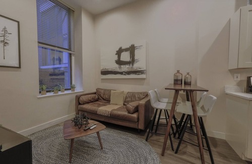 Boston Financial District Apartment | Downtown Loft | Walk Anywhere | Ideal for Nurses!