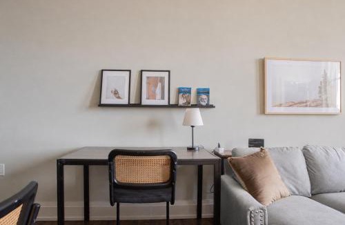 East Town Apartment | Downtown Luxe 2BR Loft Apt | Sleeps 8 | Walkable