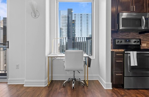 Waller Creek District Apartment | Downtown | Luxury 1BD Apt. | Pool | Gym | Great Views