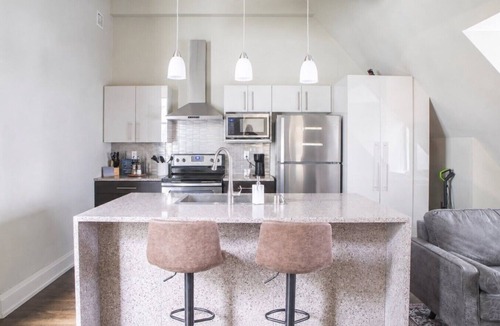 East Town Apartment | Downtown Luxury 1BR Loft · Walkable · Sleeps 4