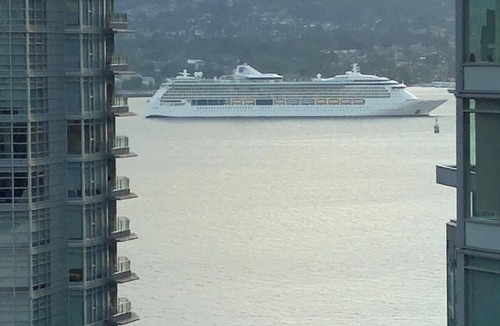 Coal Harbour Apartment | Downtown Luxury 2 bdr, 2 bath & den.
