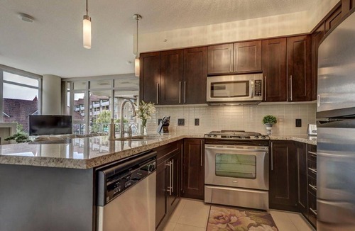 North End Condo | Downtown Luxury Accommodations steps to the Pool and Beach . Heart of Kelowna