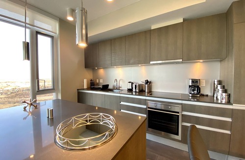 Victoria Park Apartment | Downtown Luxury Condo in Tallest Calgary Building 35 floor