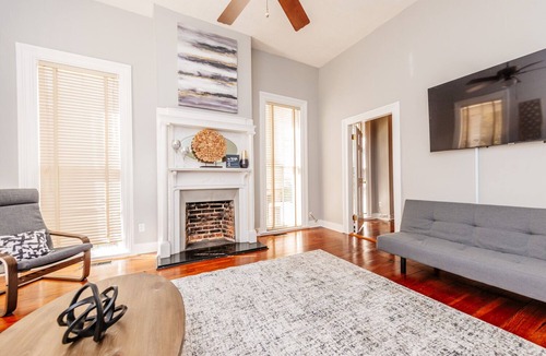Macon House | Downtown Macon Chic- Directly behind the Macon City Auditorium!