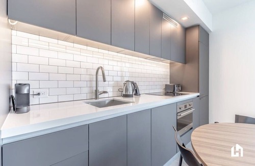 Downtown Miami Apartment | Downtown Miami Stay, Rooftop Pool and Views