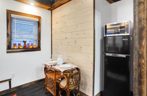 Somerset Apartment | Downtown Mid-Century Escape, Columbia House Unit C
