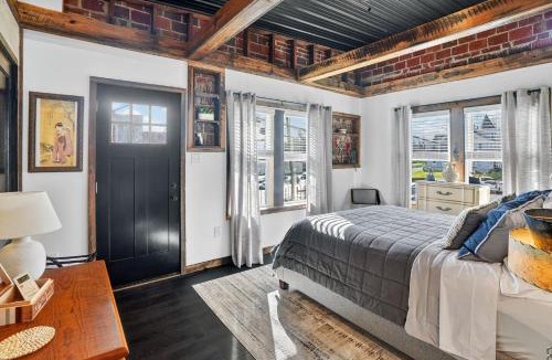 Somerset Apartment | Downtown Mid-Century Escape, Columbia House Unit C