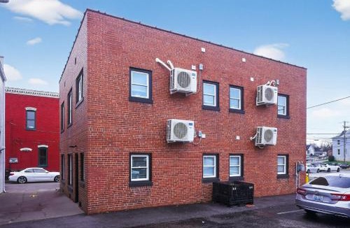 Somerset Apartment | Downtown Mid-Century Escape, Columbia House Unit C