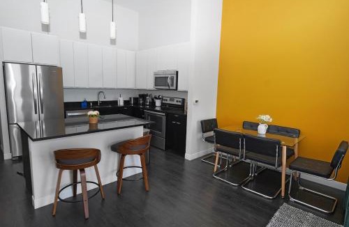 Westown Apartment | Downtown Milwaukee 3BR Balcony,5 min Public Market