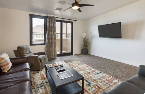 Moab Condo | Downtown Moab Near Attractions! Bike Storage - Pet Friendly - Easy Parking