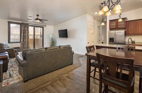 Moab Condo | Downtown Moab Near Attractions! Bike Storage - Pet Friendly - Easy Parking