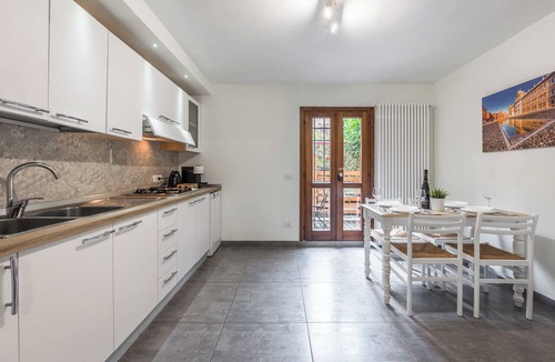 San Faustino-Madonnina-Quattroville Apartment | [DOWNTOWN MODENA WITH PARKING AND SMALL GARDEN] AT THE MULEIN