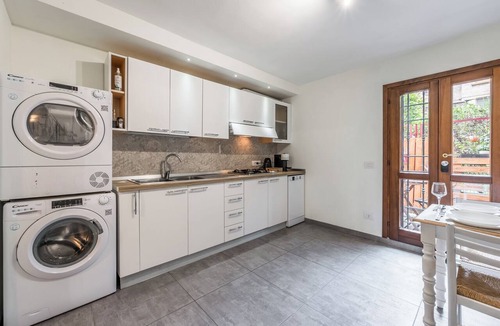 San Faustino-Madonnina-Quattroville Apartment | [DOWNTOWN MODENA WITH PARKING AND SMALL GARDEN] AT THE MULEIN