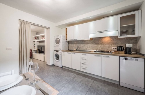 San Faustino-Madonnina-Quattroville Apartment | [DOWNTOWN MODENA WITH PARKING AND SMALL GARDEN] AT THE MULEIN