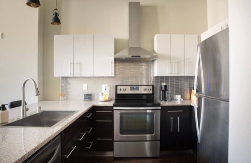 East Town Apartment | Downtown Modern 2BR Loft