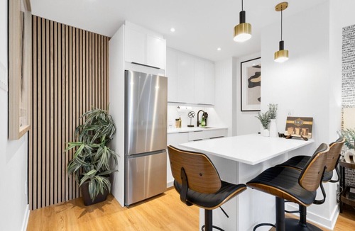 Milton Park Apartment | Downtown Montreal Atelier W/Balcony | 1BR King Bed, Sofa Bed, Parking, TV & Gym