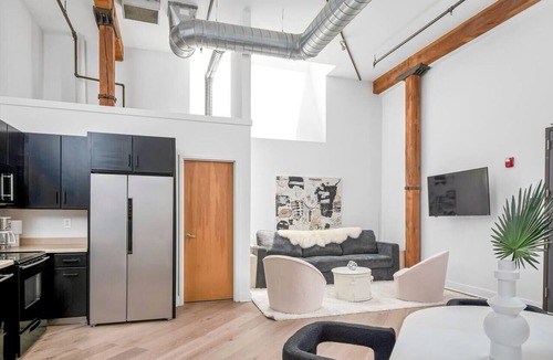 Downtown Nashville Condo | Downtown Music City Loft living! ~Steps to the Ryman and Broadway