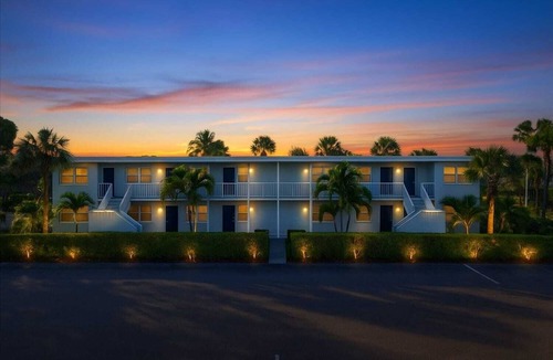 Redevelopment Area Apartment | Downtown Naples Coastal Retreat